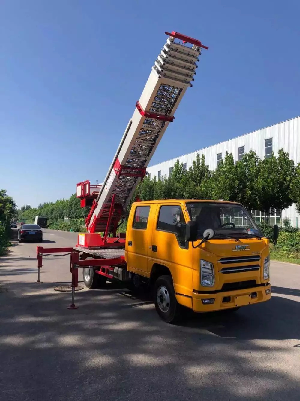 桐庐县附近的云梯车出租服务：轻松解决高空作业需求