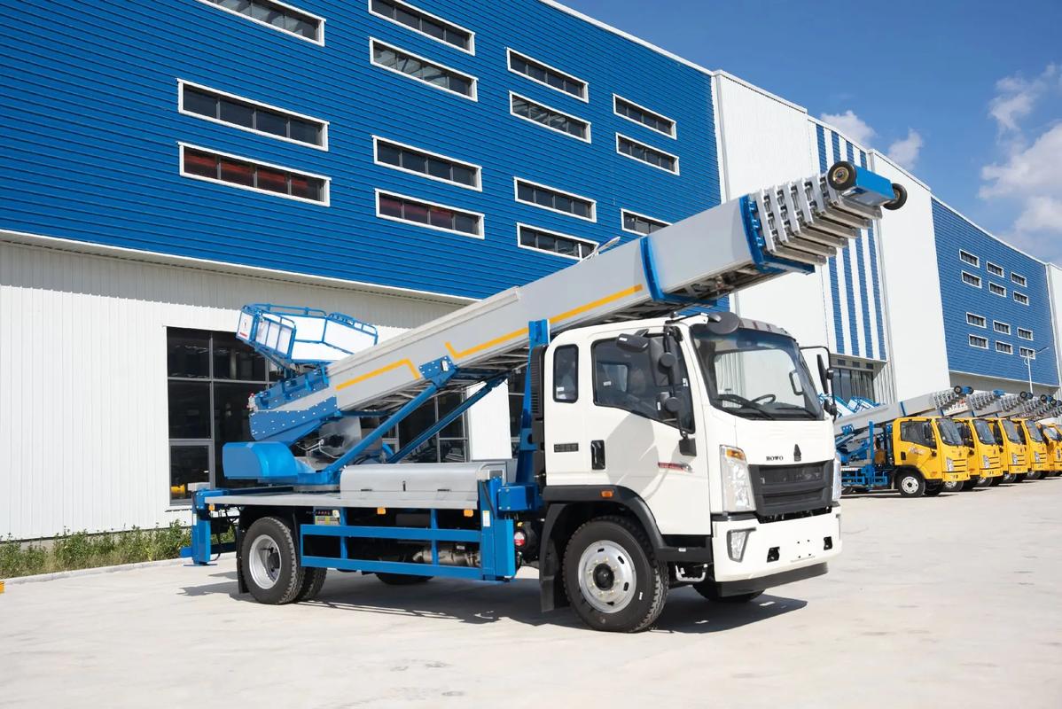 桐庐县出租云梯车高空作业车 建筑垃圾搬运